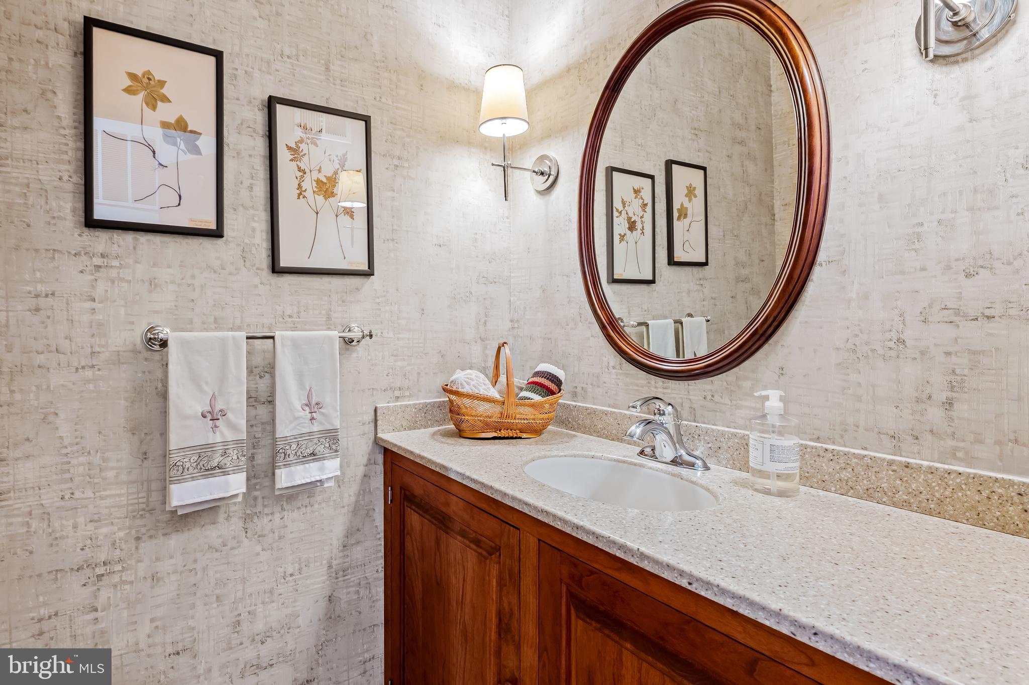 607 W CHESAPEAKE AVENUE