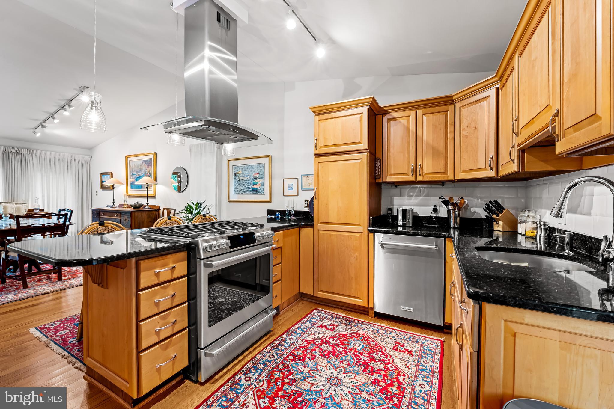 607 W CHESAPEAKE AVENUE