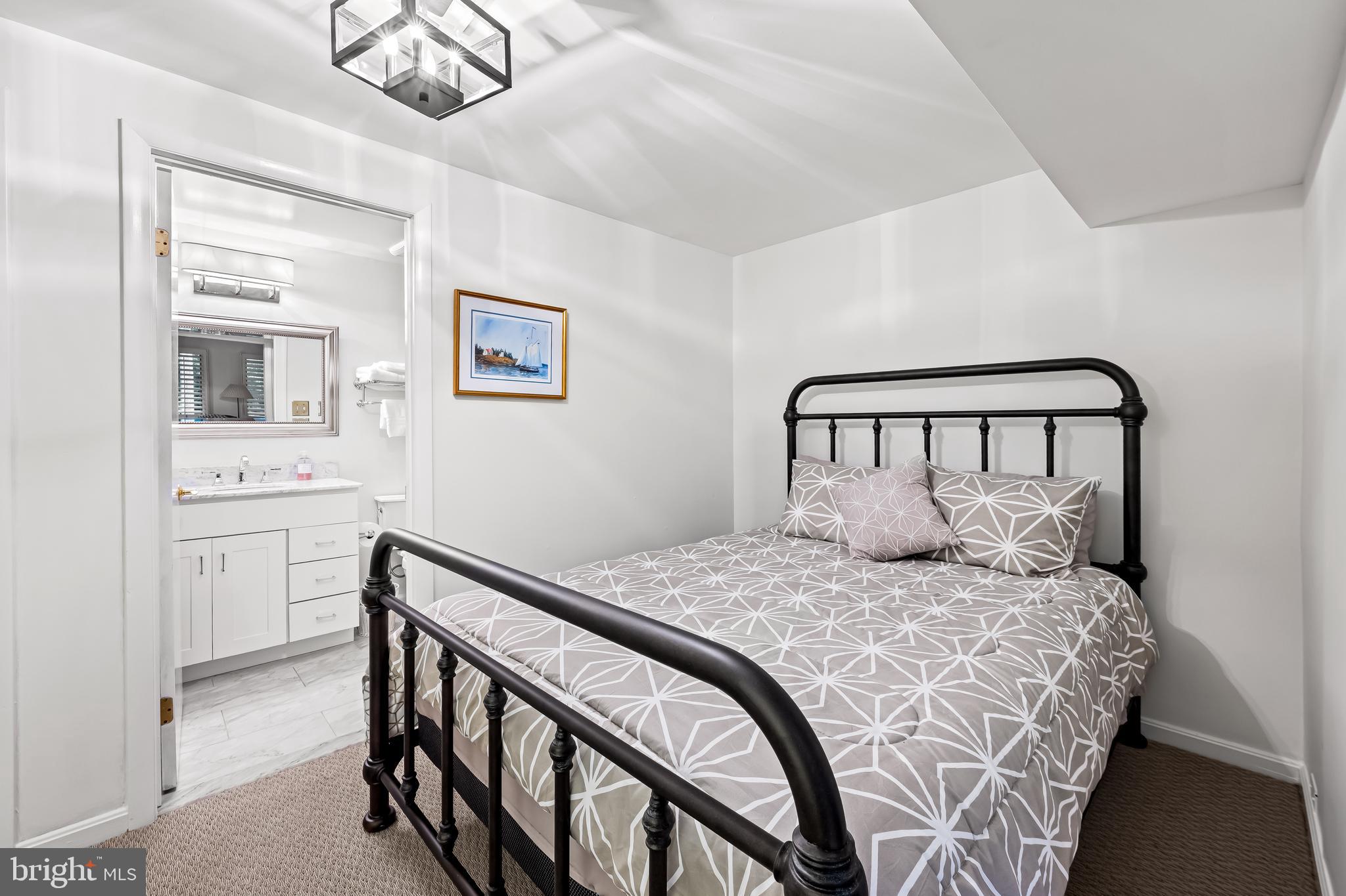 607 W CHESAPEAKE AVENUE