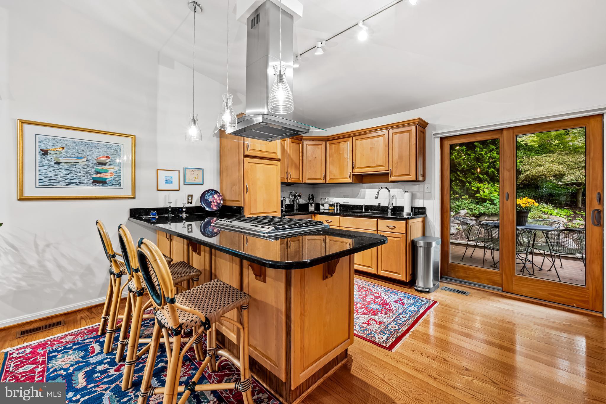 607 W CHESAPEAKE AVENUE