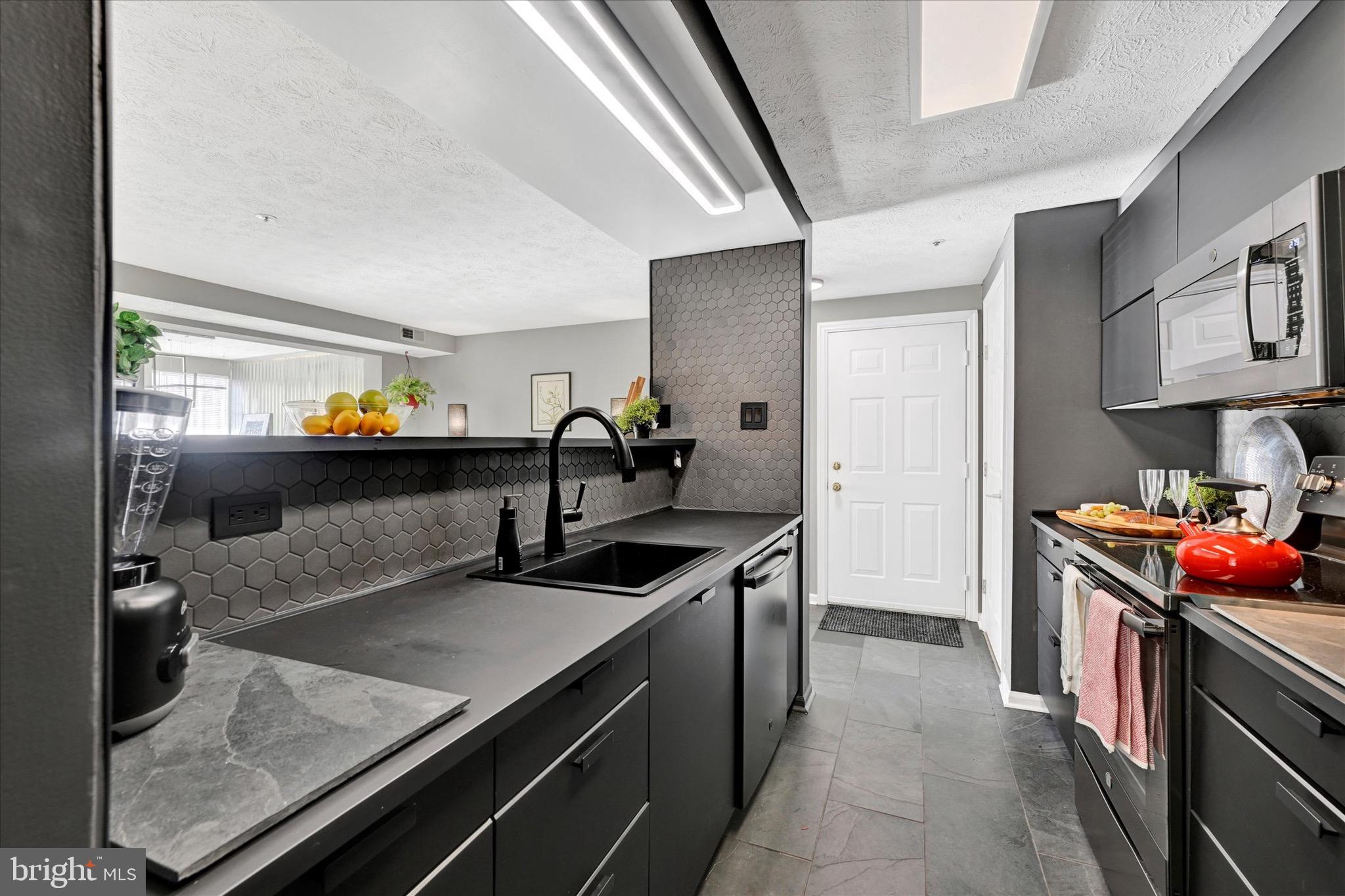 9107 LINCOLNSHIRE COURT D D