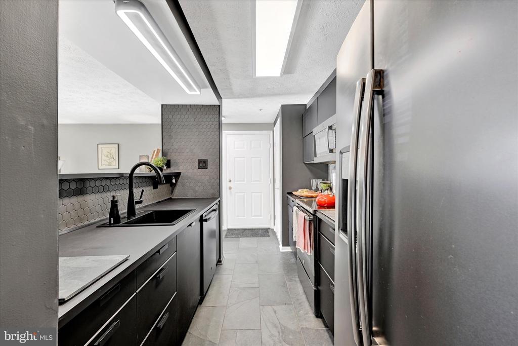 9107 LINCOLNSHIRE COURT D D