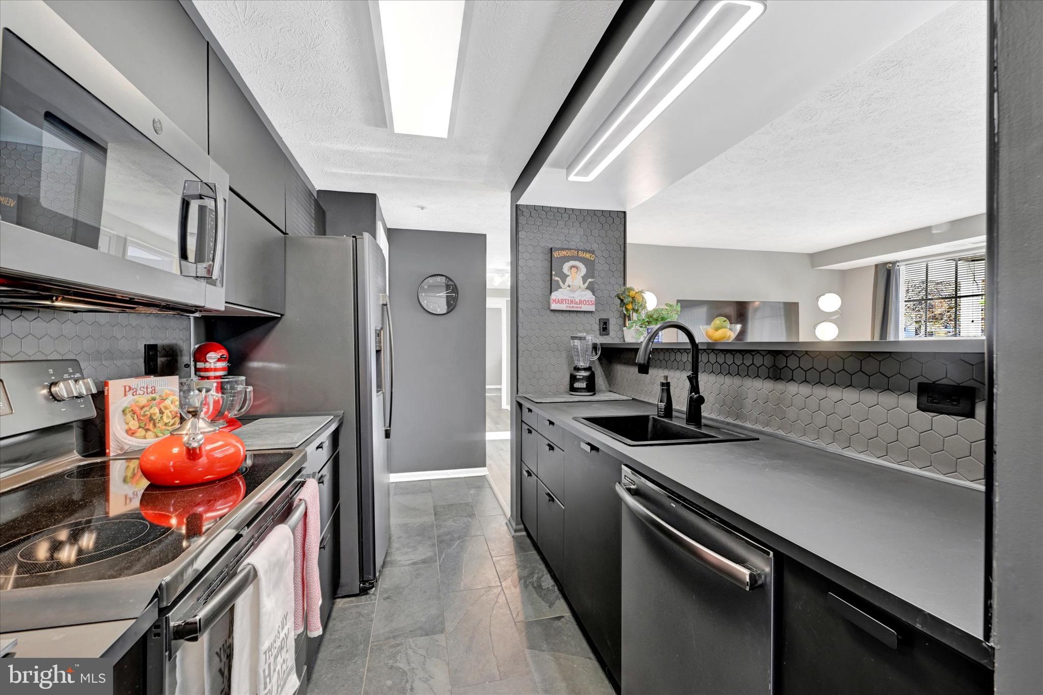 9107 LINCOLNSHIRE COURT D D