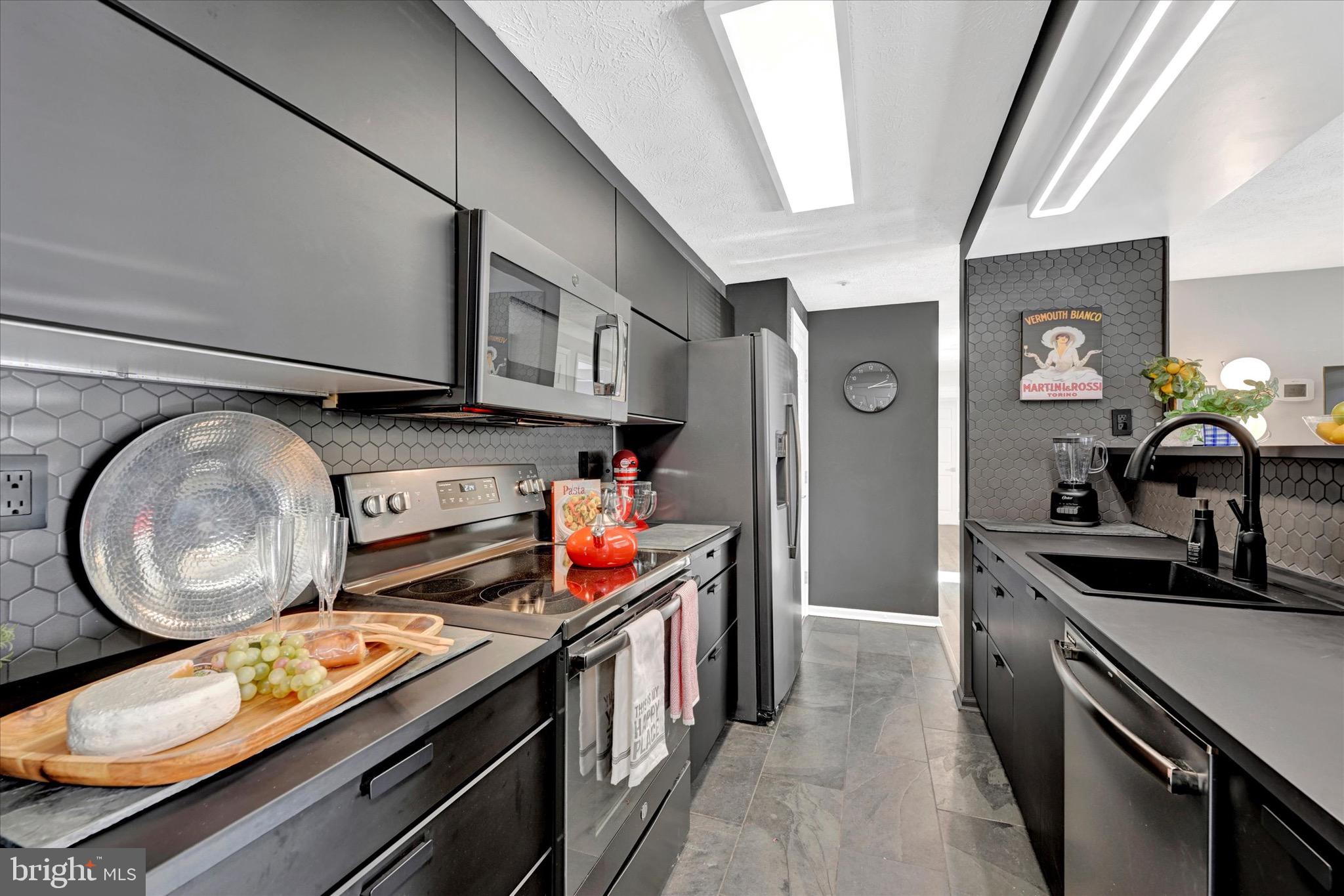 9107 LINCOLNSHIRE COURT D D