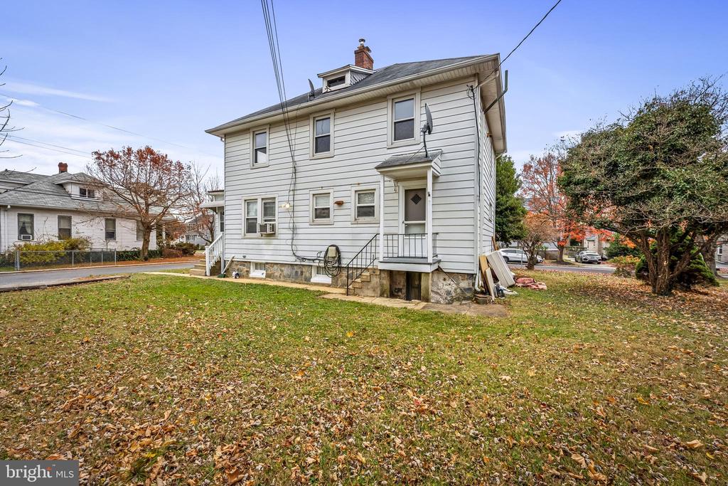 100 CLARENDON AVENUE