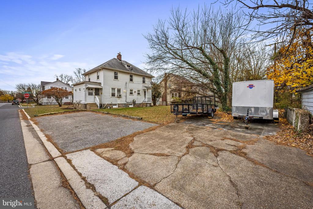 100 CLARENDON AVENUE