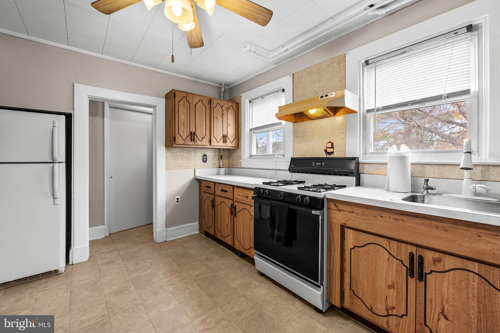 100 CLARENDON AVENUE