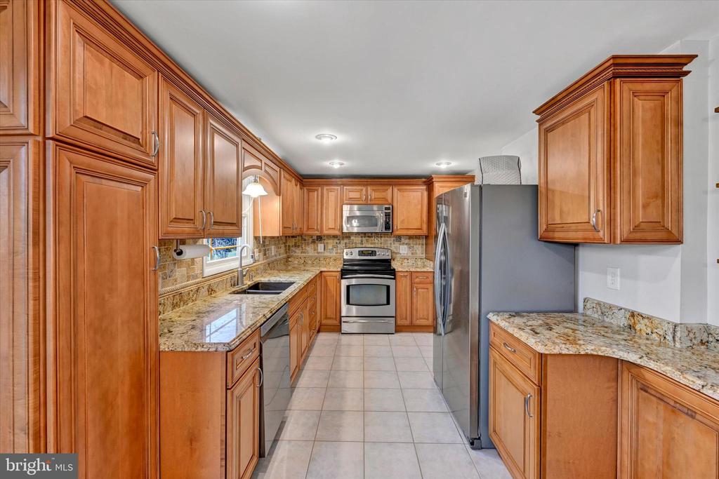 3827 PROCTOR LANE
