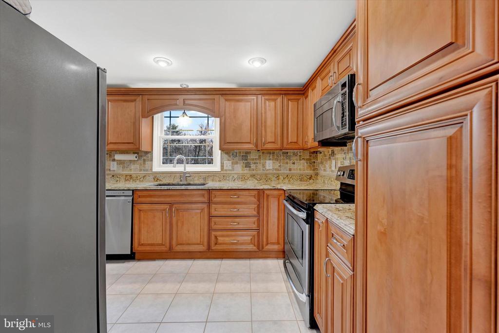 3827 PROCTOR LANE