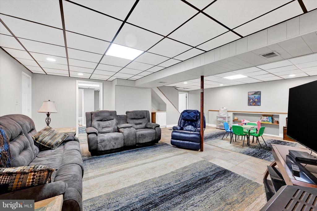 3827 PROCTOR LANE