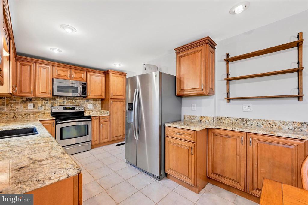 3827 PROCTOR LANE