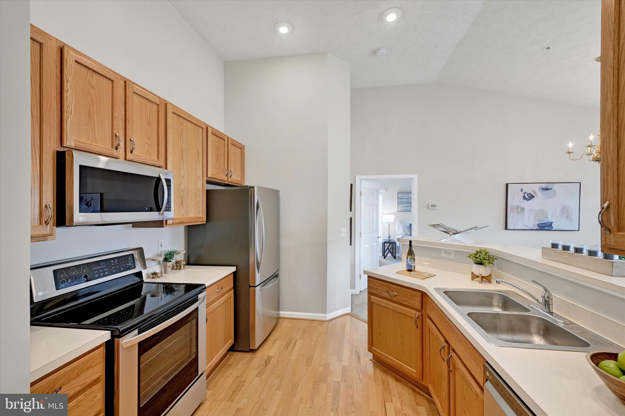 17 BROOK FARM COURT M 17M