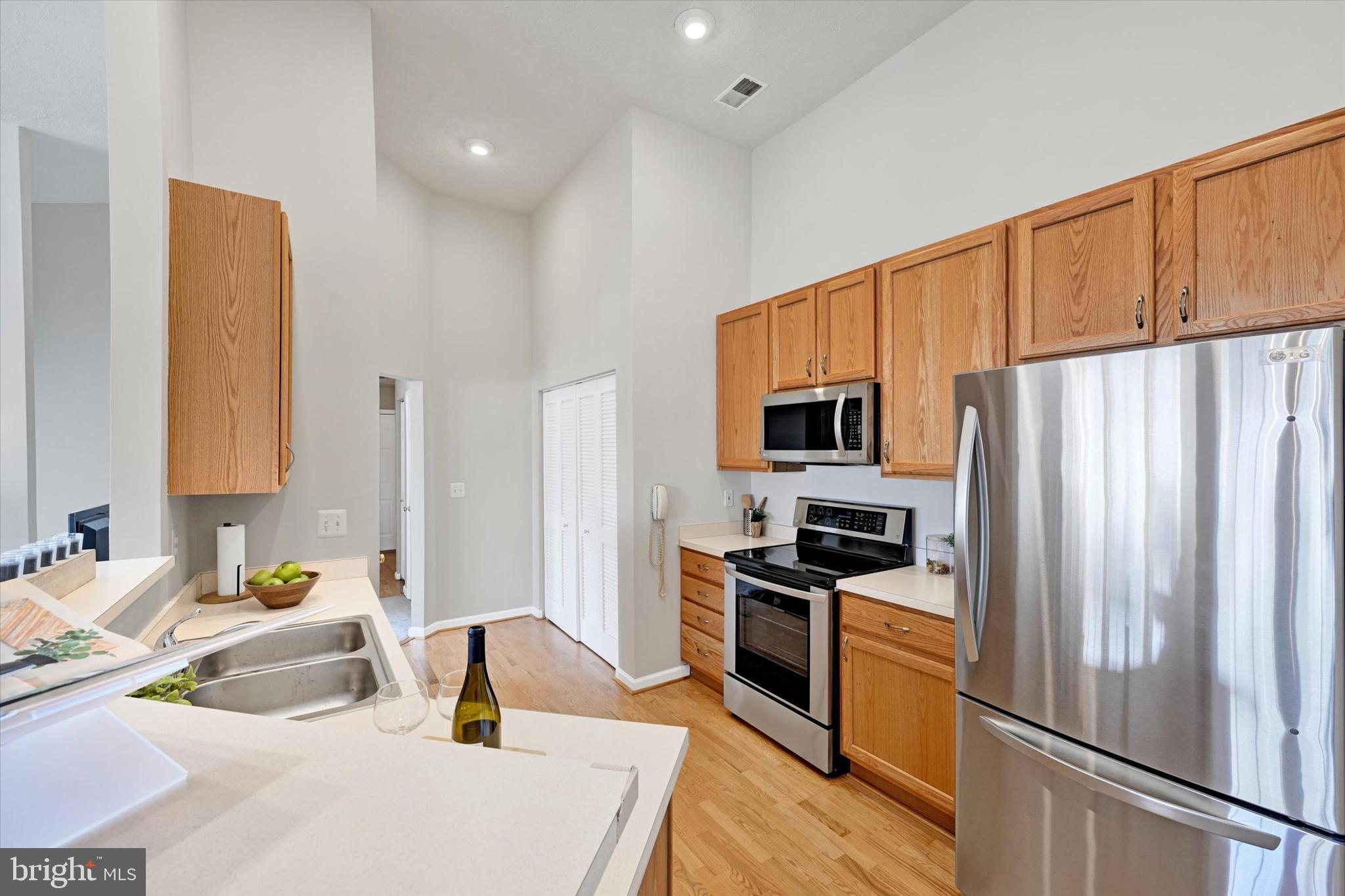 17 BROOK FARM COURT M 17M