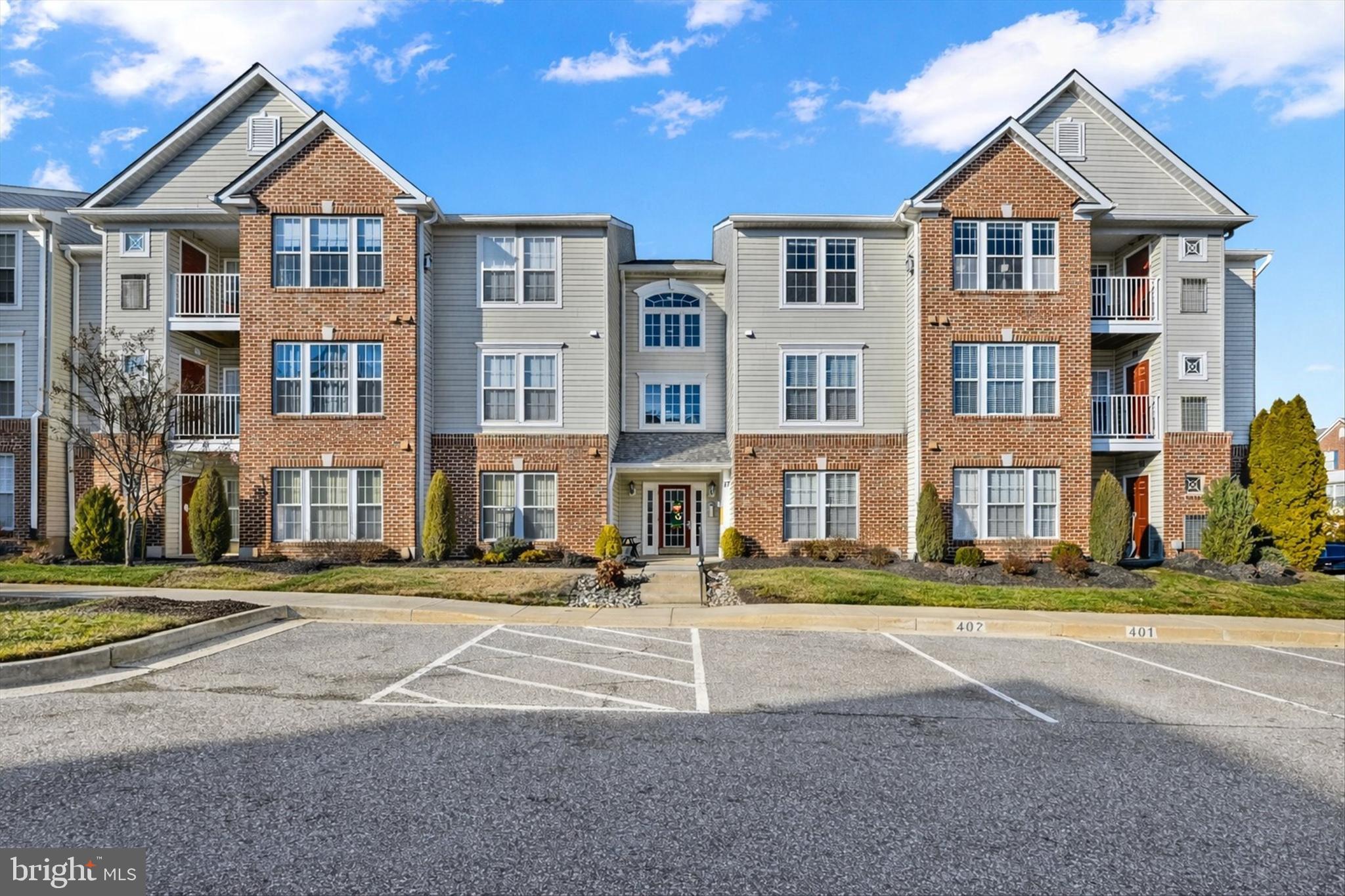 17 BROOK FARM COURT M 17M