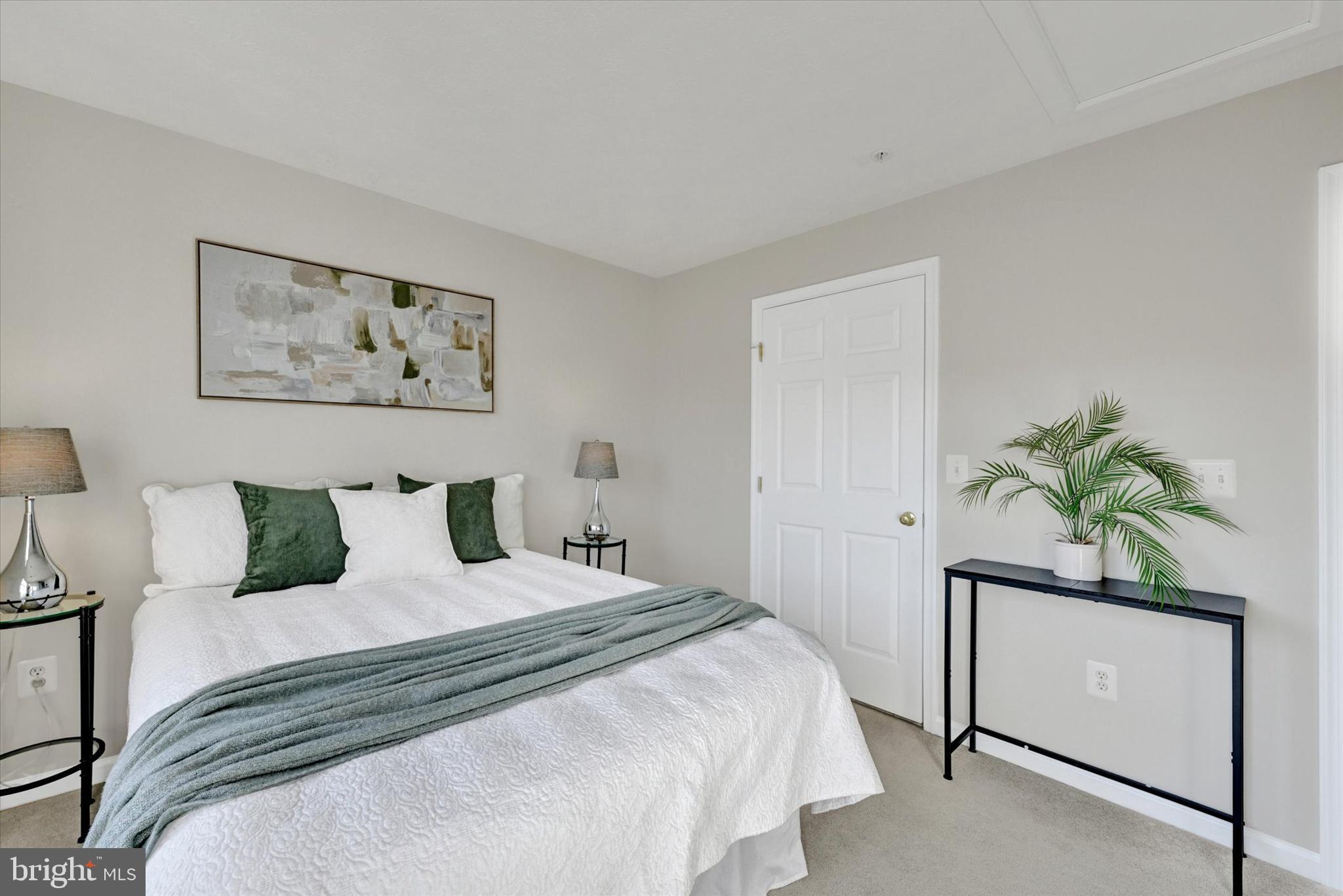 17 BROOK FARM COURT M 17M