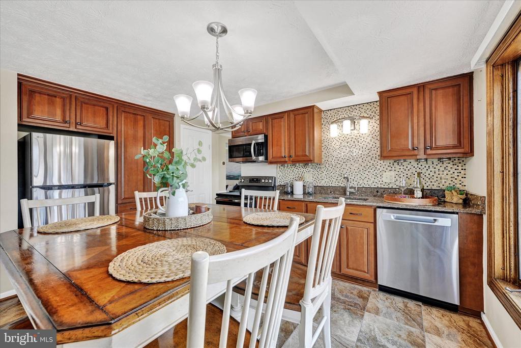 3803 PROCTOR LANE