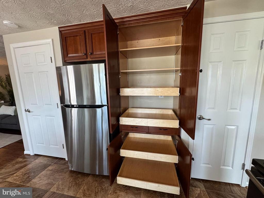 3803 PROCTOR LANE