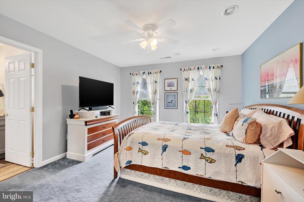 5200 SCENIC DRIVE