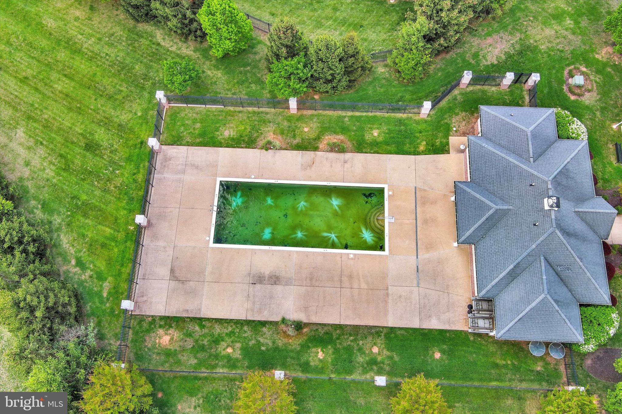 5200 SCENIC DRIVE