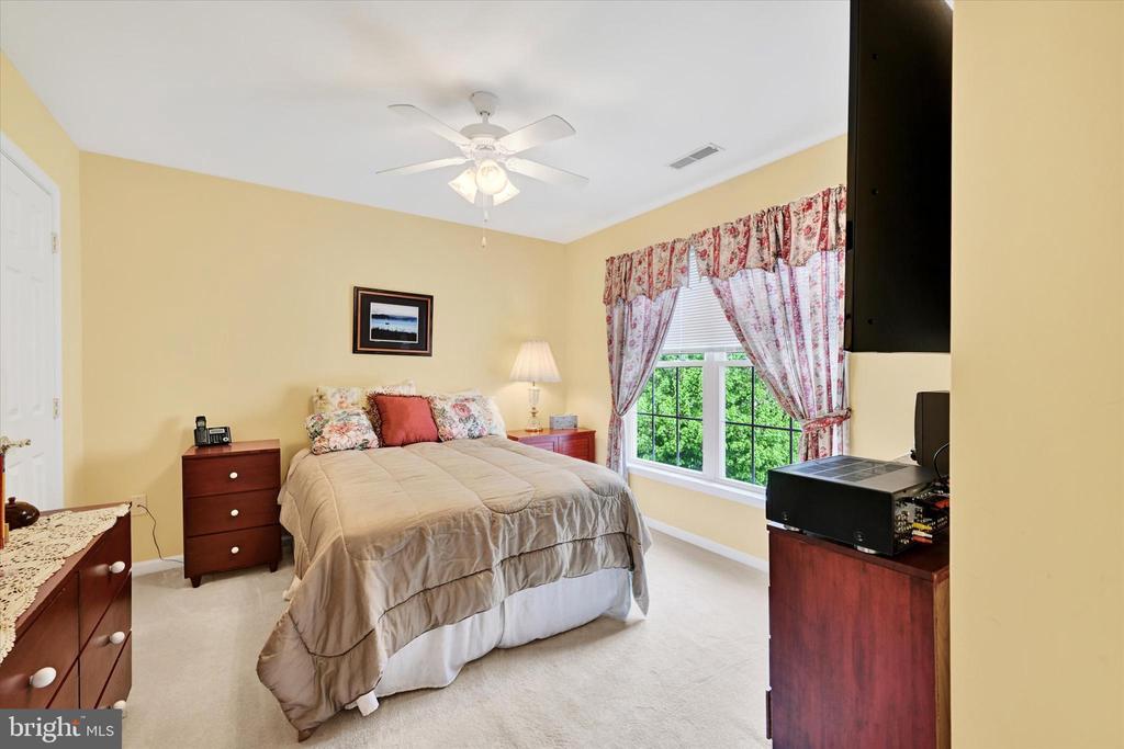 5200 SCENIC DRIVE