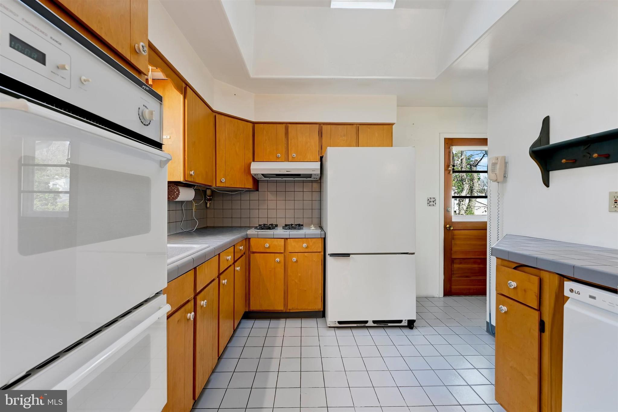 2926 KNOLL ACRES DRIVE