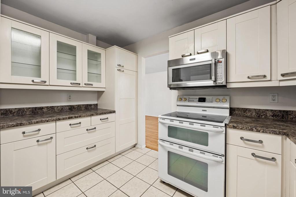 12204 VELVET HILL DRIVE