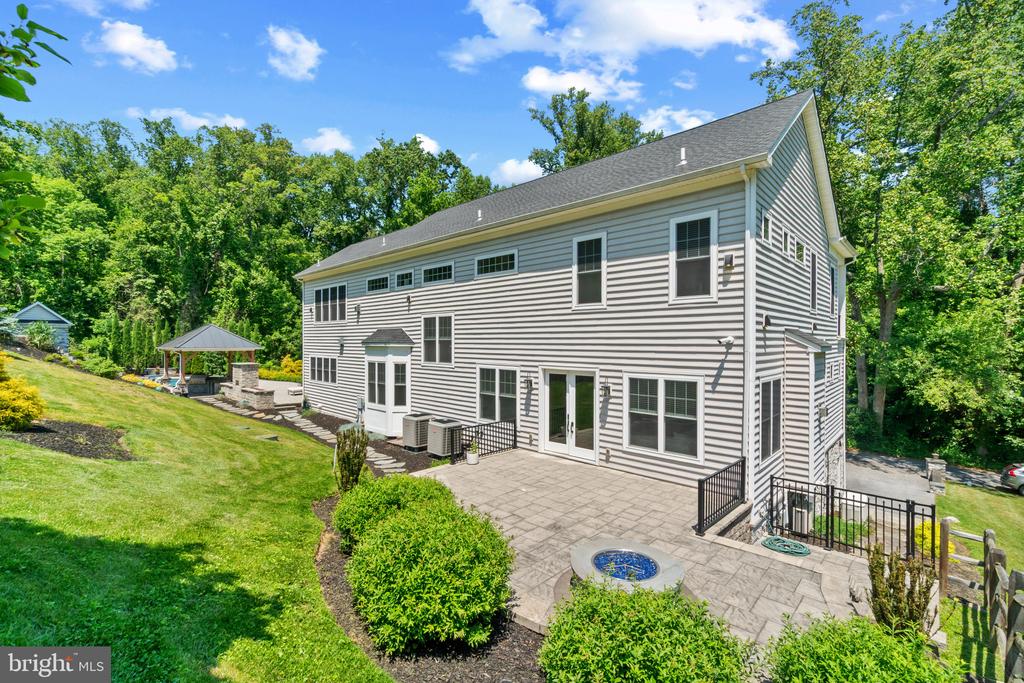 10907 HOLLOW ROAD