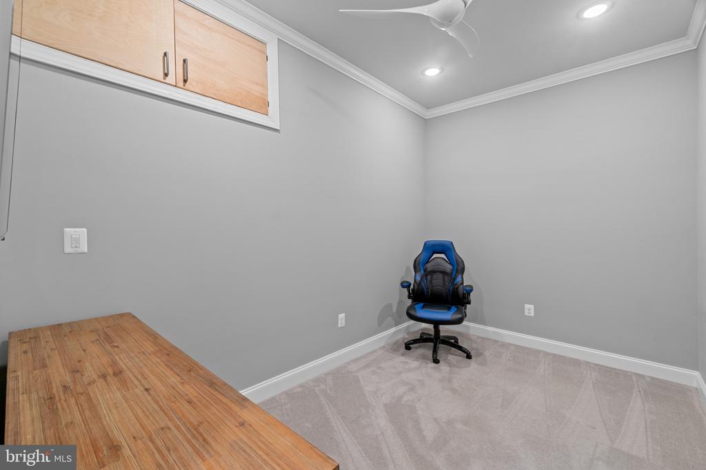 10907 HOLLOW ROAD