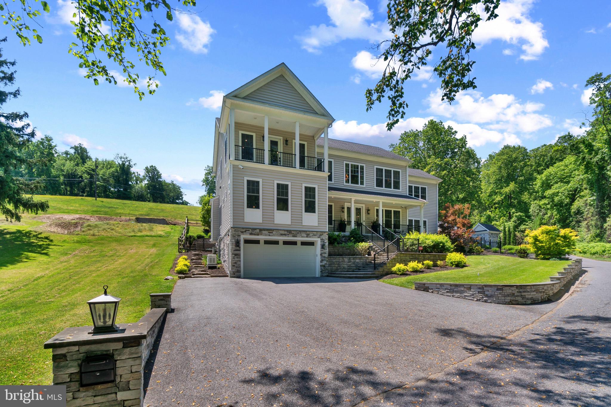 10907 HOLLOW ROAD