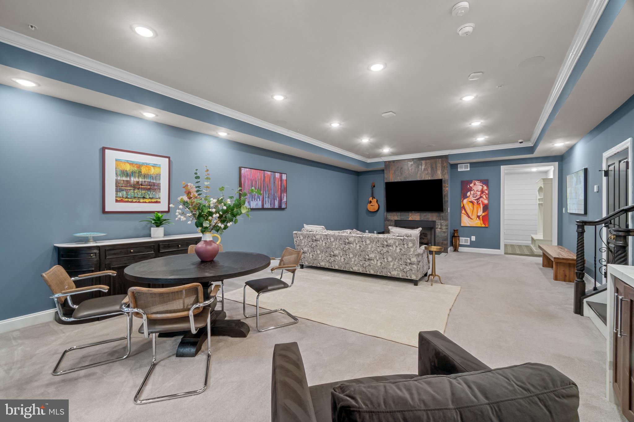 10907 HOLLOW ROAD