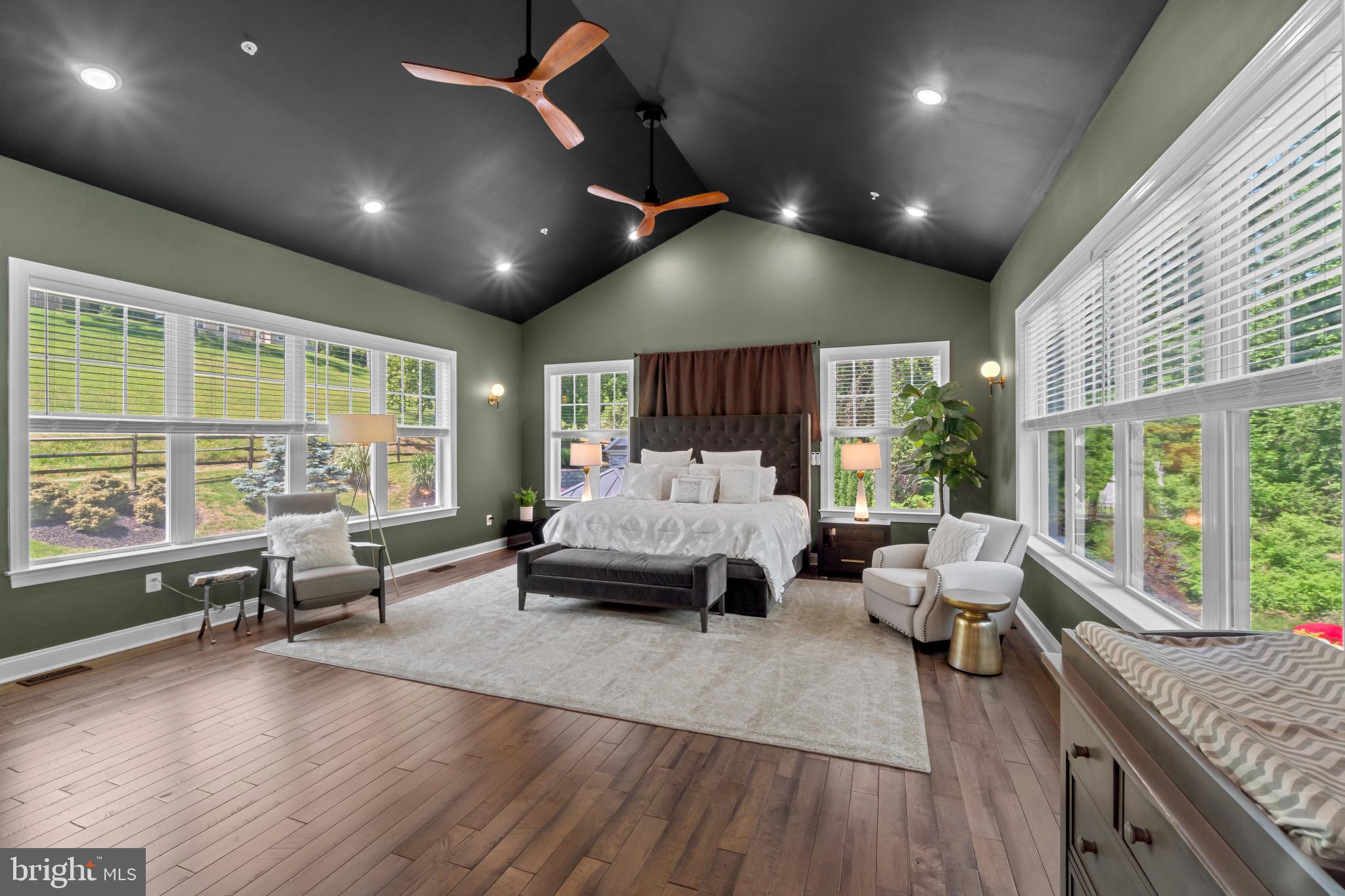 10907 HOLLOW ROAD