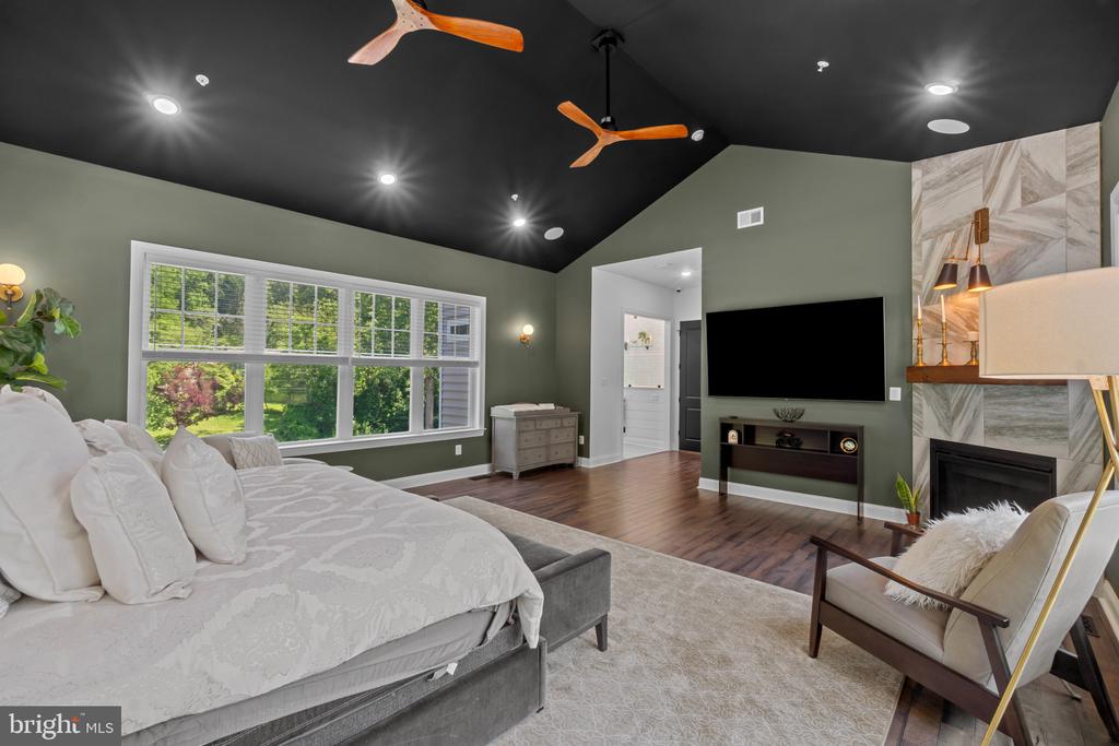 10907 HOLLOW ROAD