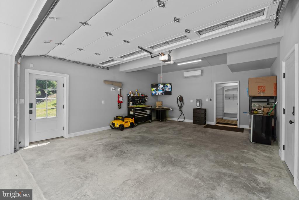 10907 HOLLOW ROAD