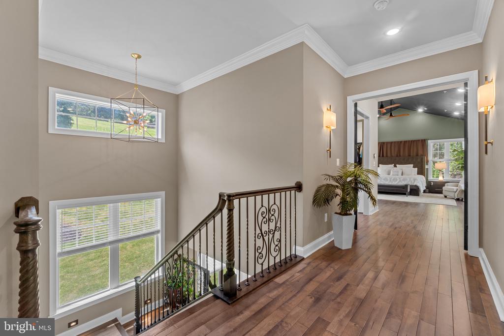 10907 HOLLOW ROAD