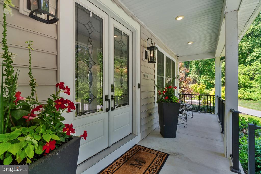 10907 HOLLOW ROAD