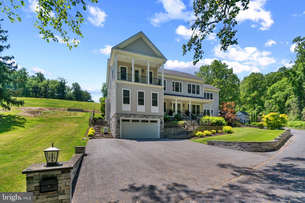10907 HOLLOW ROAD