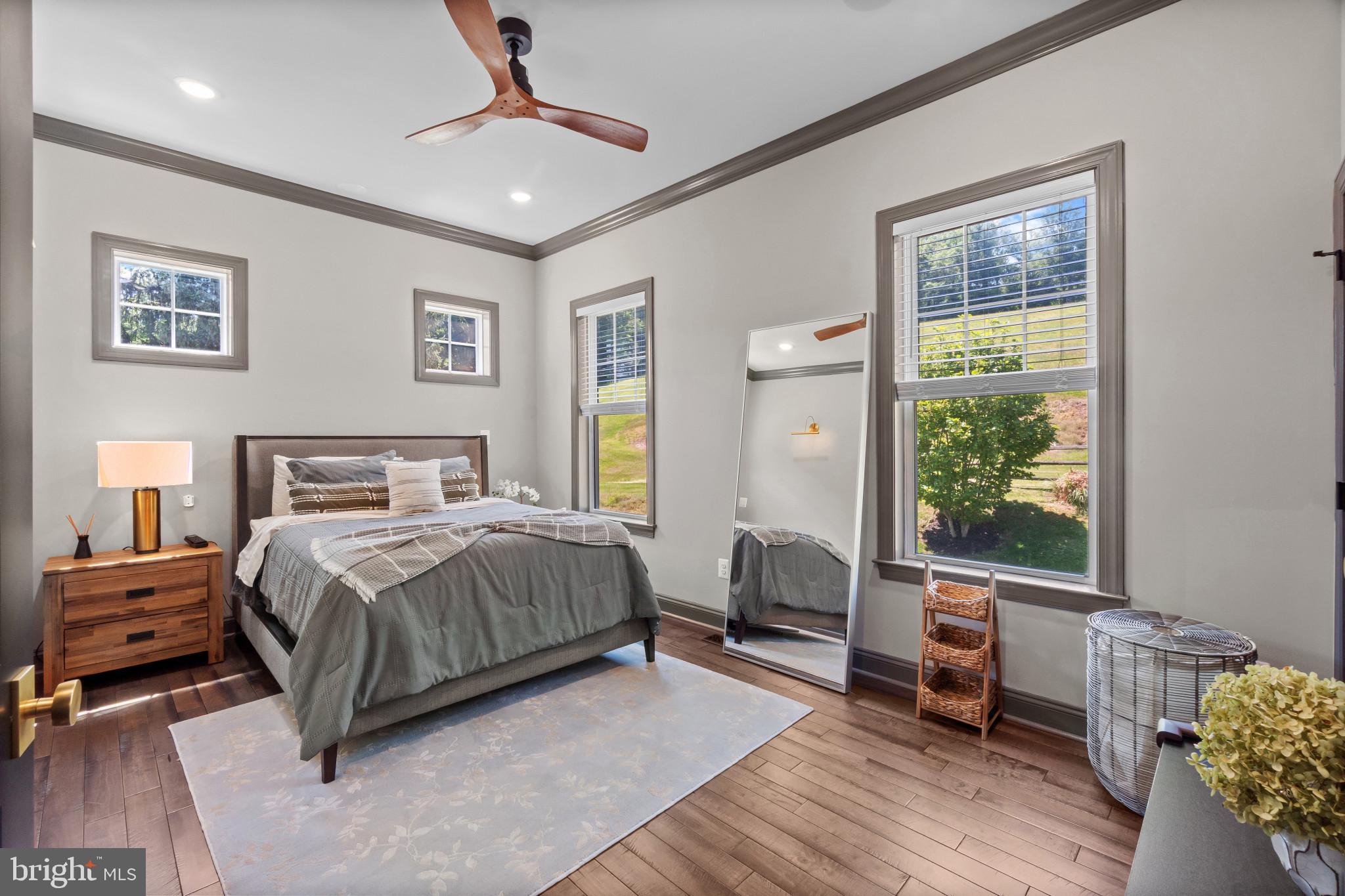 10907 HOLLOW ROAD