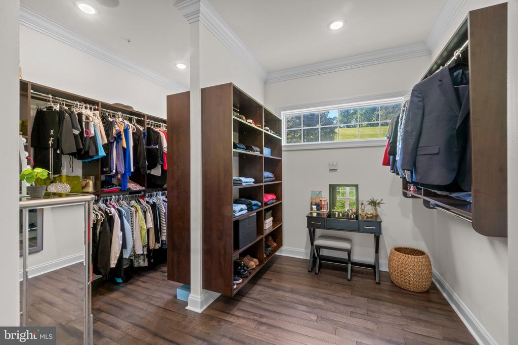 10907 HOLLOW ROAD