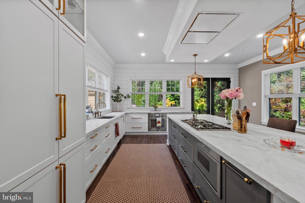 10907 HOLLOW ROAD