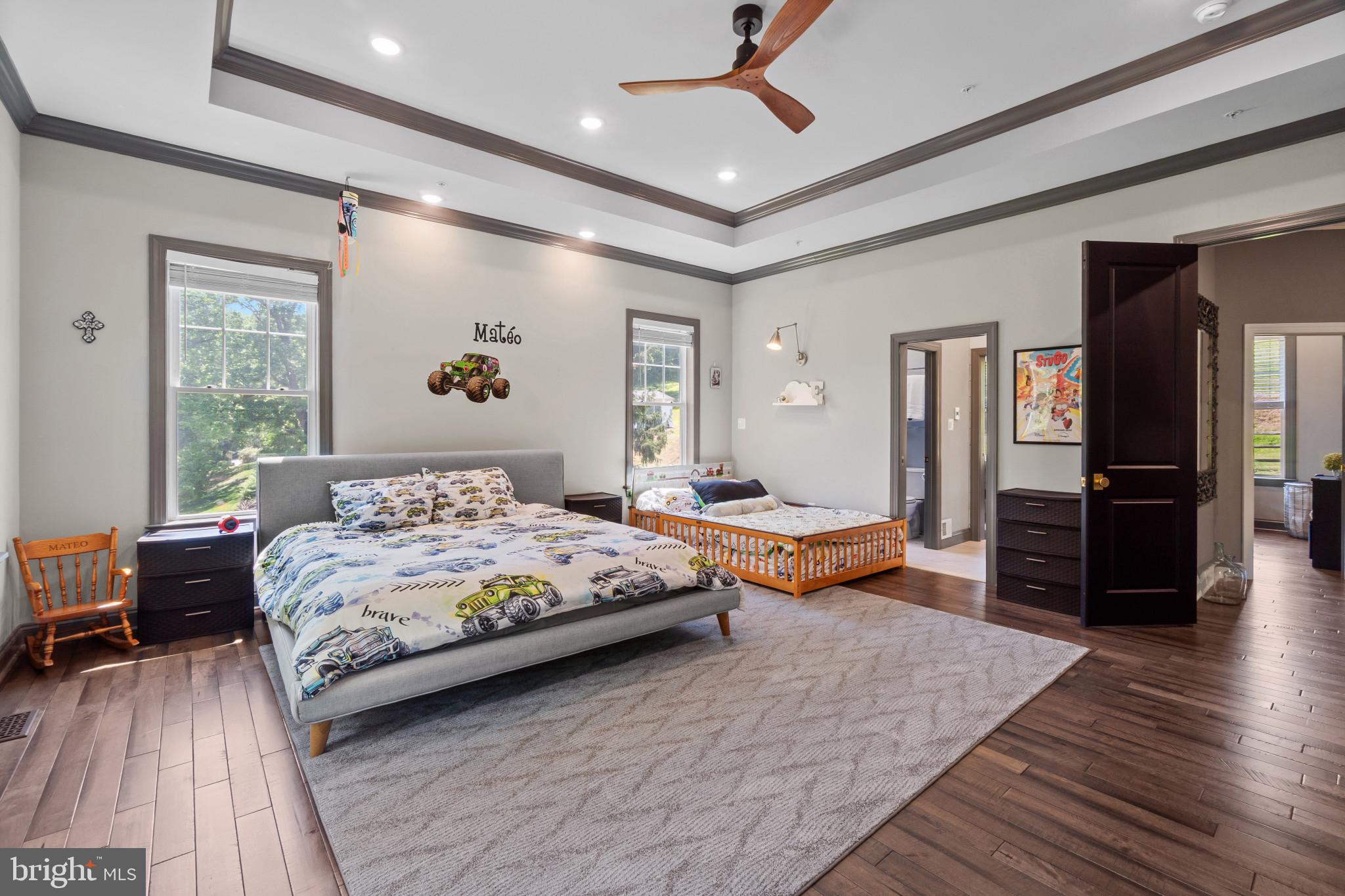 10907 HOLLOW ROAD
