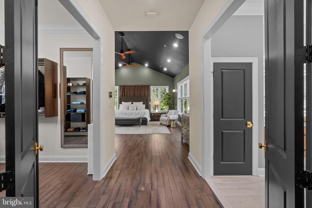 10907 HOLLOW ROAD