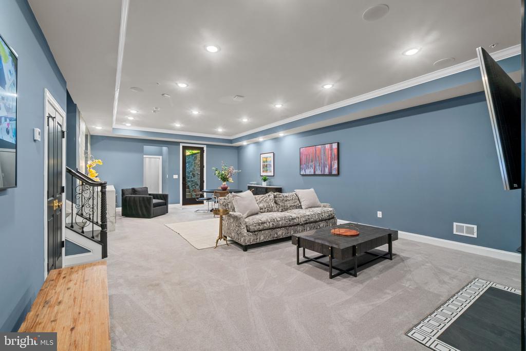 10907 HOLLOW ROAD