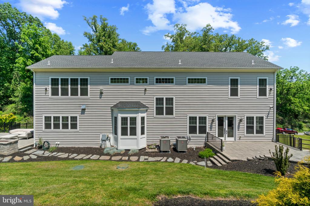 10907 HOLLOW ROAD
