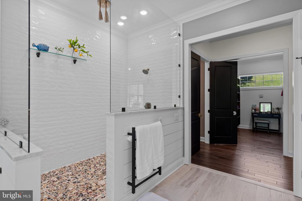 10907 HOLLOW ROAD