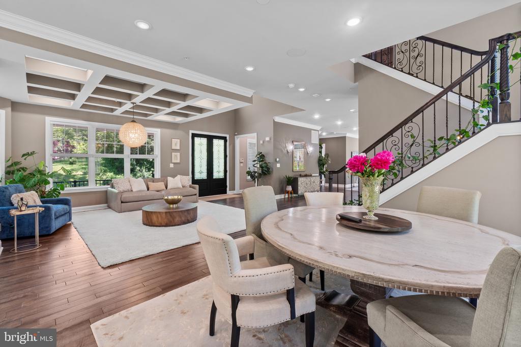 10907 HOLLOW ROAD