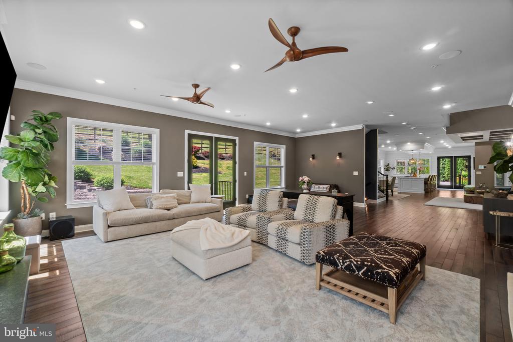 10907 HOLLOW ROAD