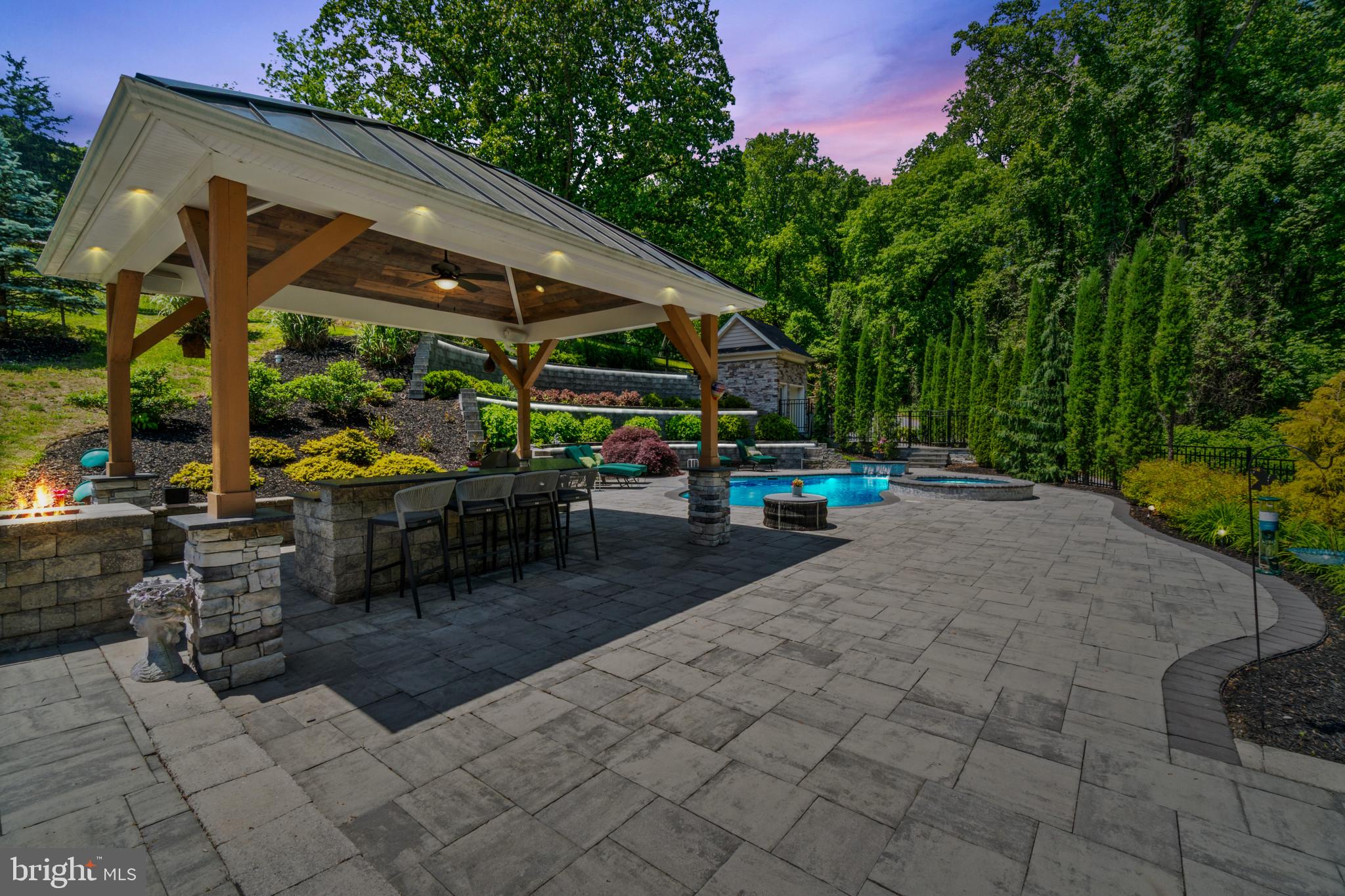 10907 HOLLOW ROAD