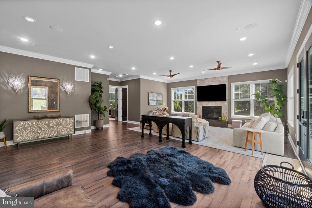 10907 HOLLOW ROAD