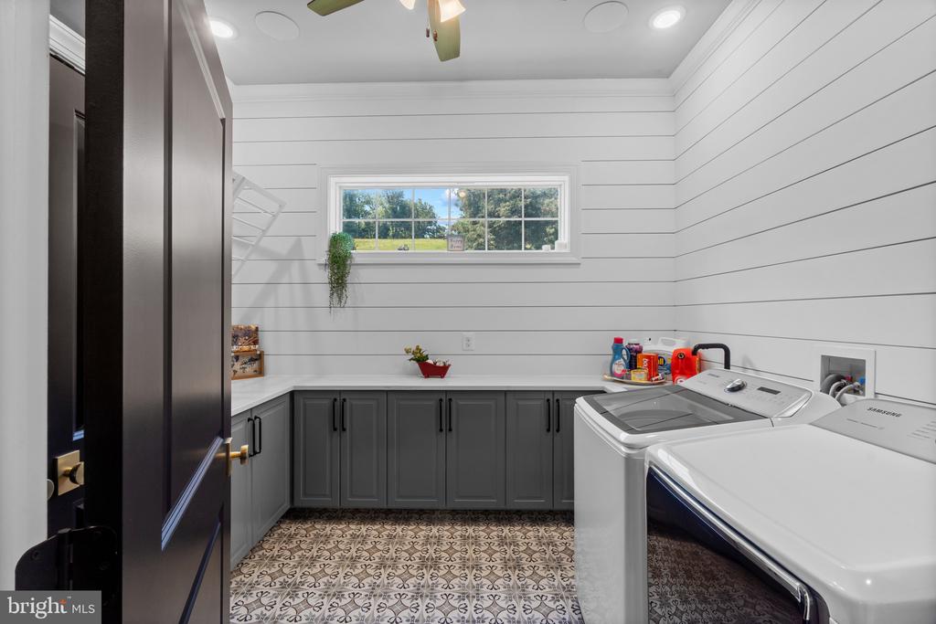10907 HOLLOW ROAD