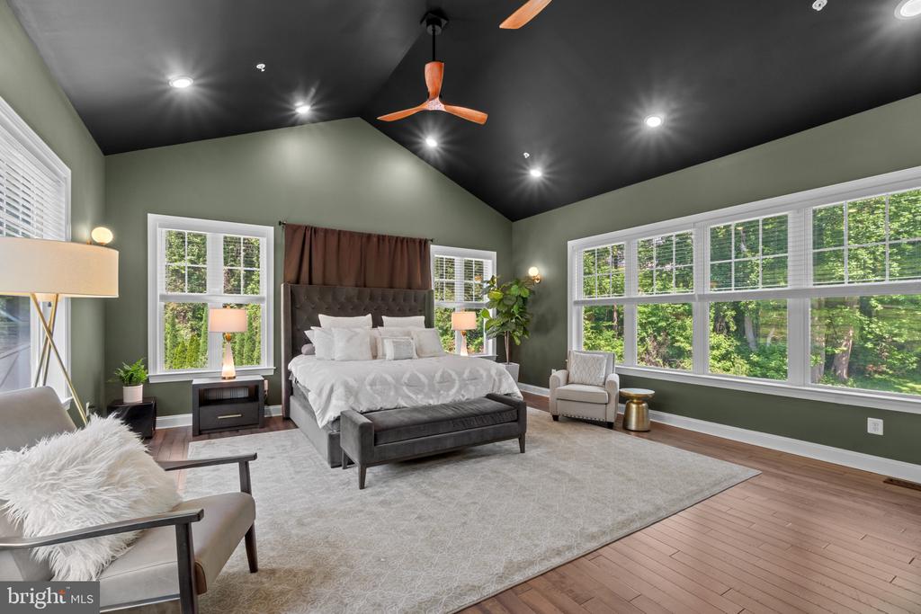 10907 HOLLOW ROAD
